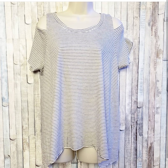 NWT L.A. Made B&W striped cold shoulder tee - Picture 2 of 4
